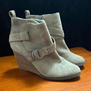 Lucky Brand LK-Yerik Suede Wedge Booties Womens Size 7